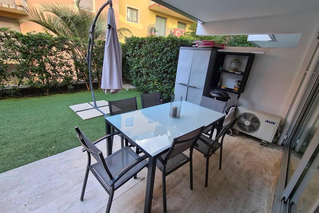 Appartement Le Lodge, T2 Classe 3 Etoiles Avec Jardin, Parking, Piscine & A 2 Pas Menton