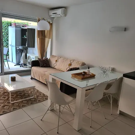 Le Lodge, T2 classé 3 étoiles avec jardin, parking, piscine&mer à 2 pas Menton Exterior foto