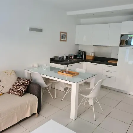 Le Lodge, T2 classé 3 étoiles avec jardin, parking, piscine&mer à 2 pas Menton Exterior foto