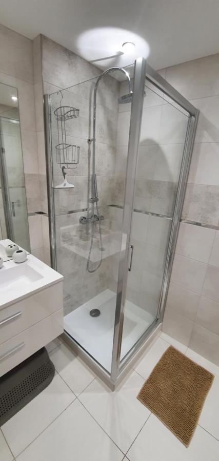 Le Lodge, T2 Classé 3 étoiles Avec Jardin, Parking, Piscine&mer à 2 Pas Menton